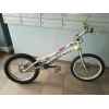 Trial Monty 220 kamel